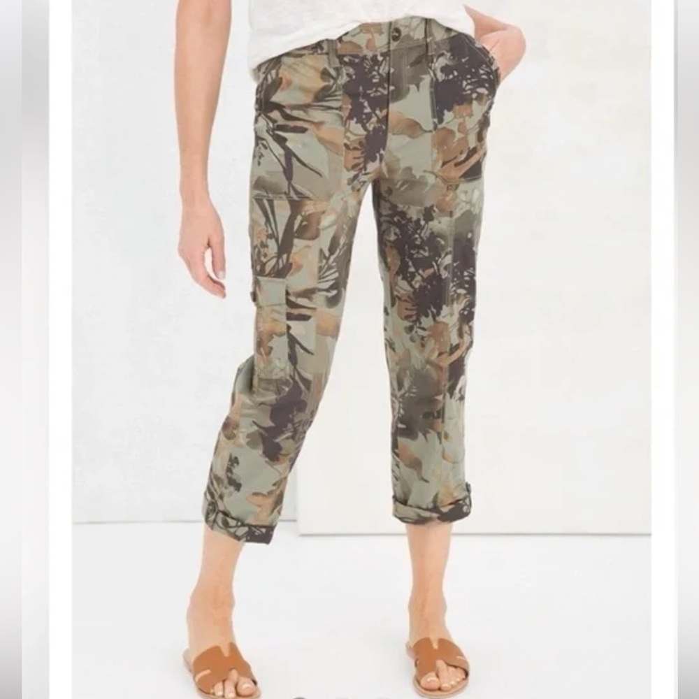 Chico’s Poplin Camo Printed Convertible Crop Cargo Pants Size 8 Modern Utility